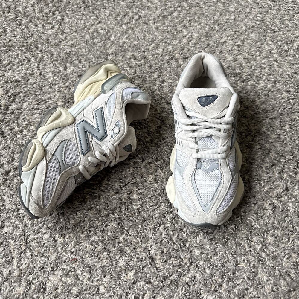 New Balance White Light Gray Chunky Sneakers - Picture 1 of 8